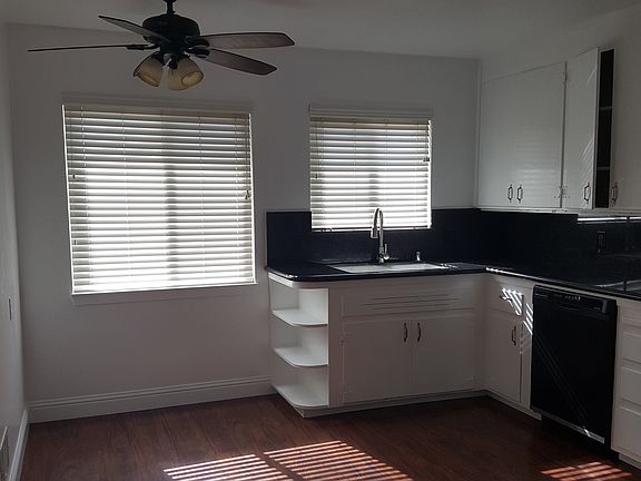3rd image of 945 College Dr