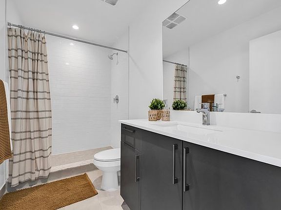 2nd image of 300 S Biscayne Blvd APT 2212