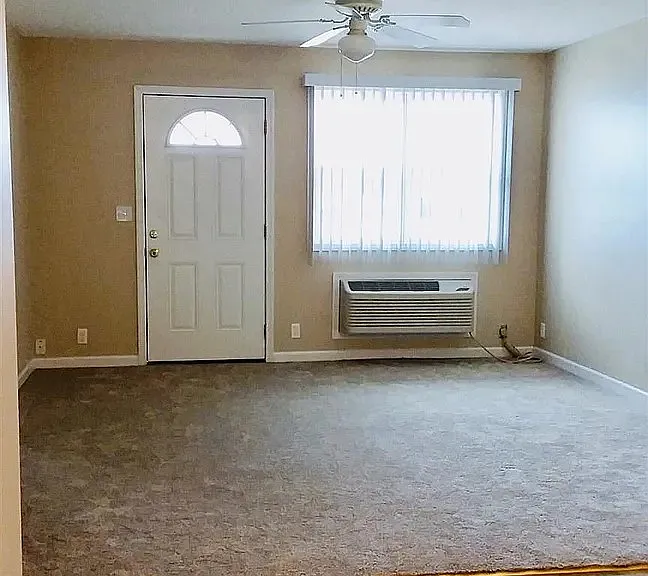1011 W Poplar St #20 — Photo 5