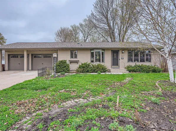 1217 Park Ln, Hastings, MN 55033