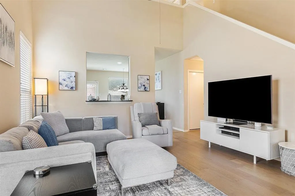 3 bed, 2.5 bath, 1507 sqft, $2,050 — Photo 2