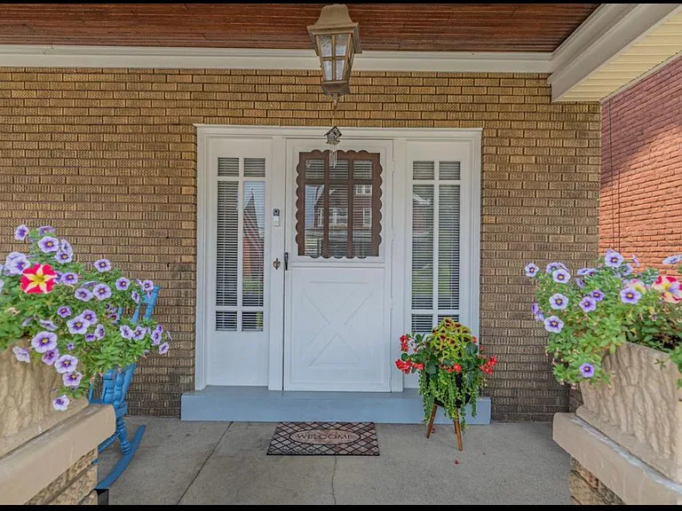 1839 Jefferson Ave — Photo 3