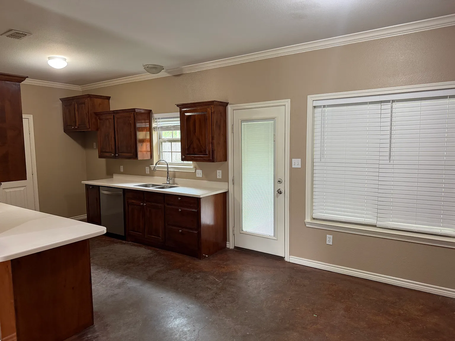 3 bed, 1500 sqft, $1,600 — Photo 3