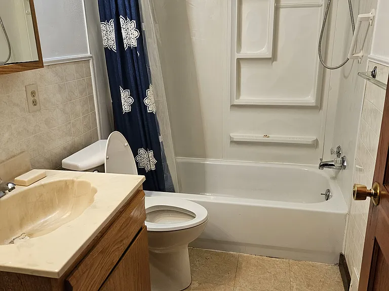 136 Charles Ave — Photo 7