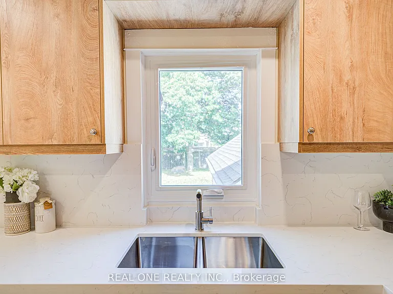 4052 Saint James Ave — Photo 13