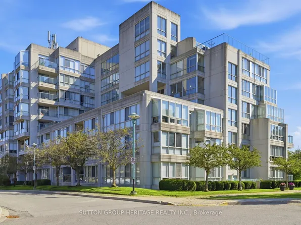 25 Cumberland Ln #514, Ajax, ON L1S 7K1