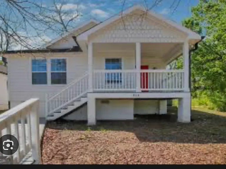 934 Joseph E Boone Blvd NW — Photo 3