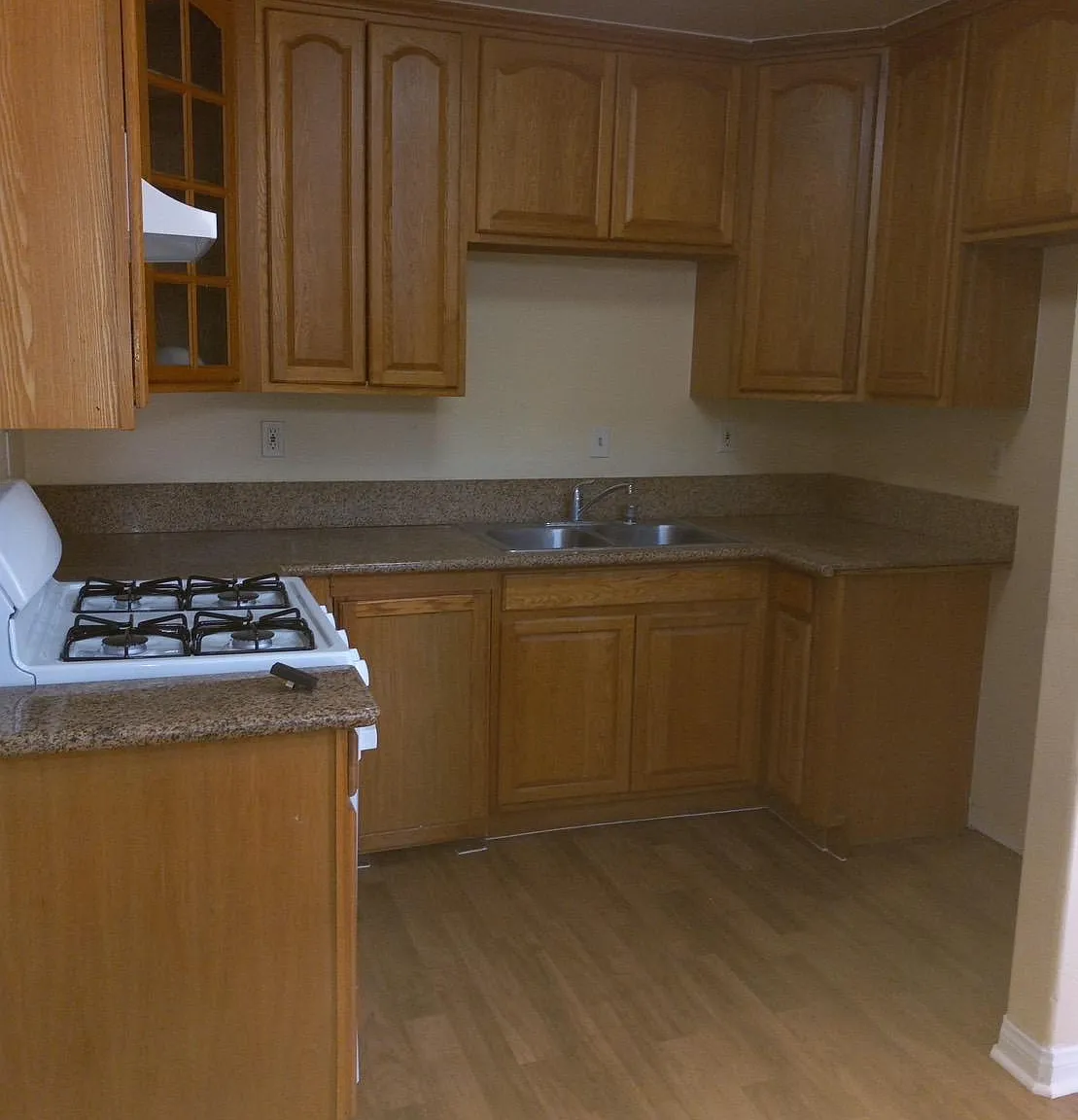 2 bed, 975 sqft, $2,200 — Photo 4