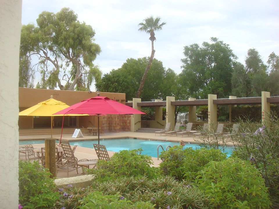 Community pool 
