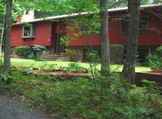 111 Pine Rd, Hawley, PA 18428