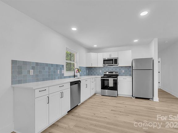 3rd image of 3712 Somerset Dr