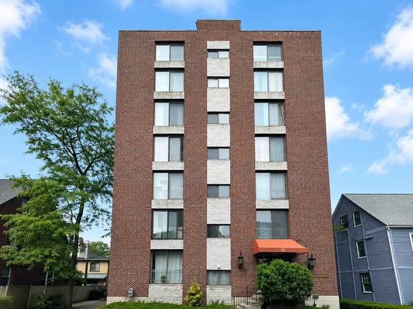 31 Harris St APT 102, Brookline, MA 02446