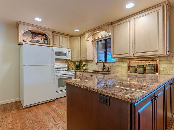 5th image of 2518 W Carson Ln S