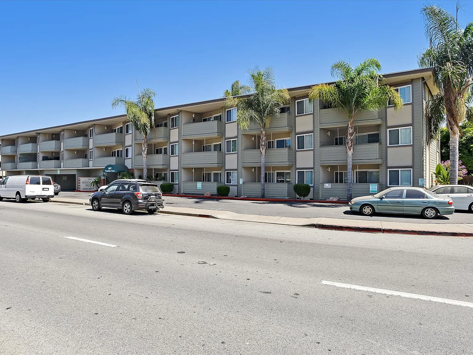 Woodside Court Apartments — Photo 1