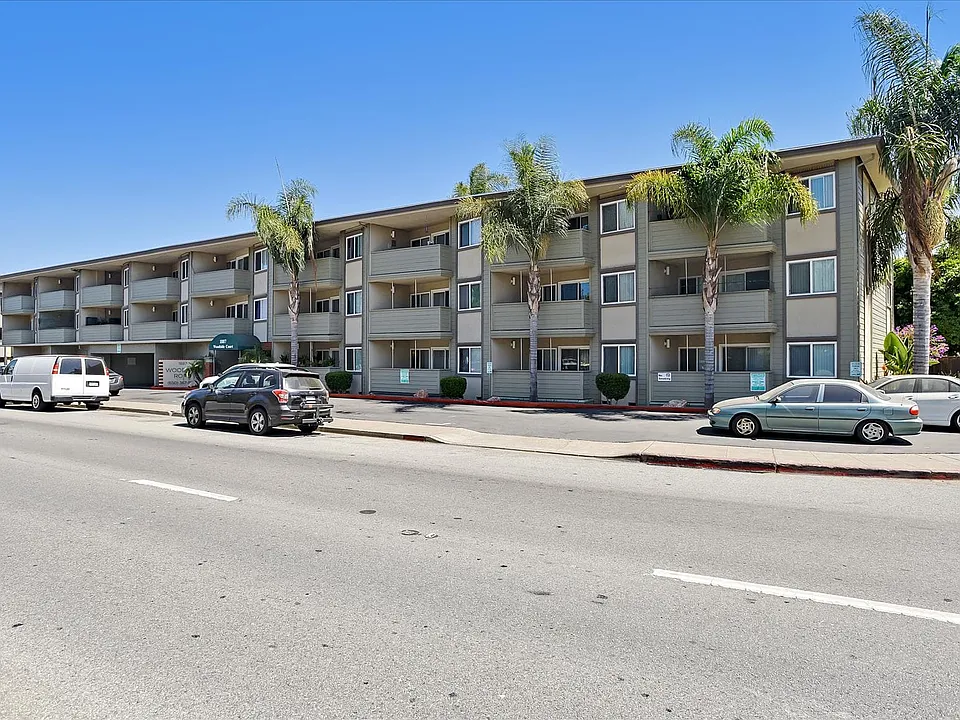 Woodside Court Apartments
