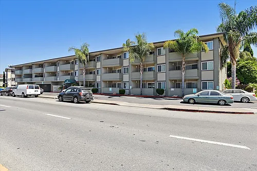 Woodside Court Apartments Photo 1