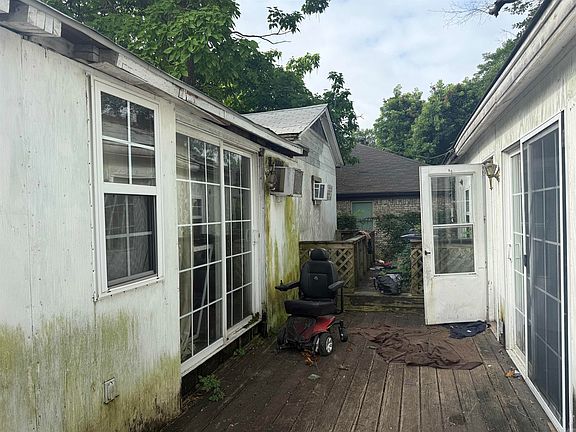 5th image of 521 Middle St