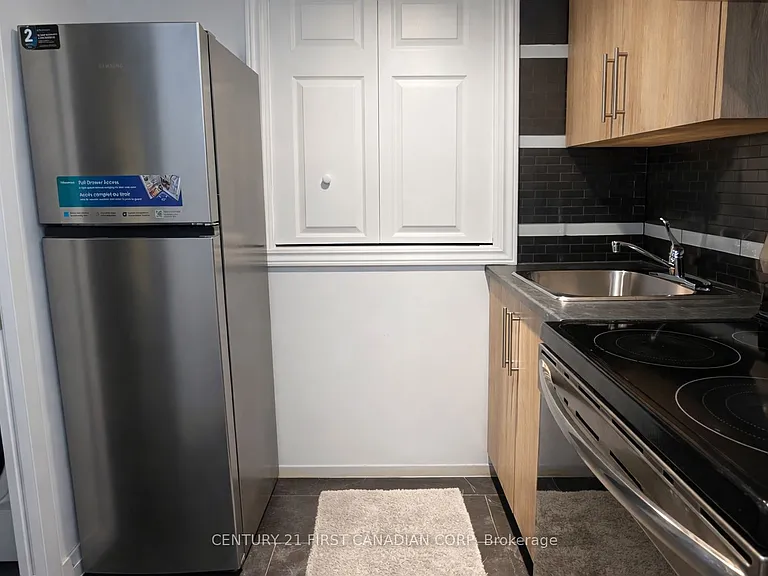 568 Creston Ave #LOWER — Photo 10