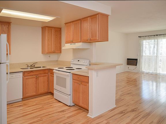 3rd image of 203 Woodland Pkwy