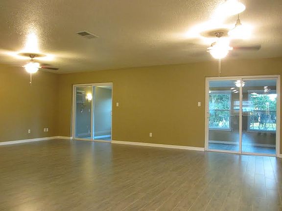 3rd image of 4743 Larchmont Ct