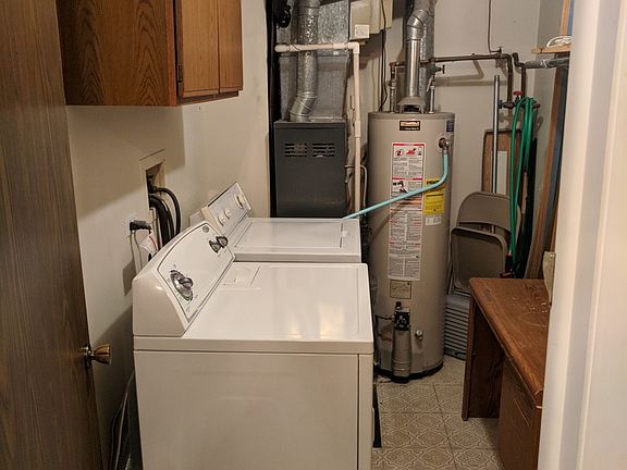4th image of 398 Heather Ct