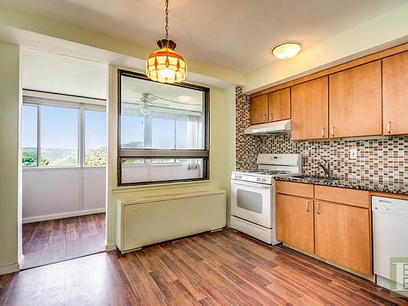 3rd image of 4901 Henry Hudson Pkwy W APT 10N