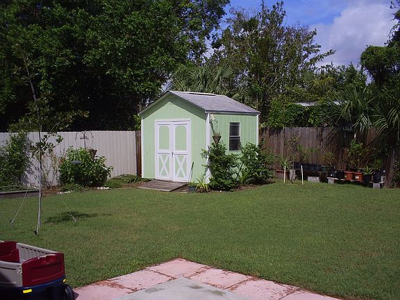 Shed 1/backyard