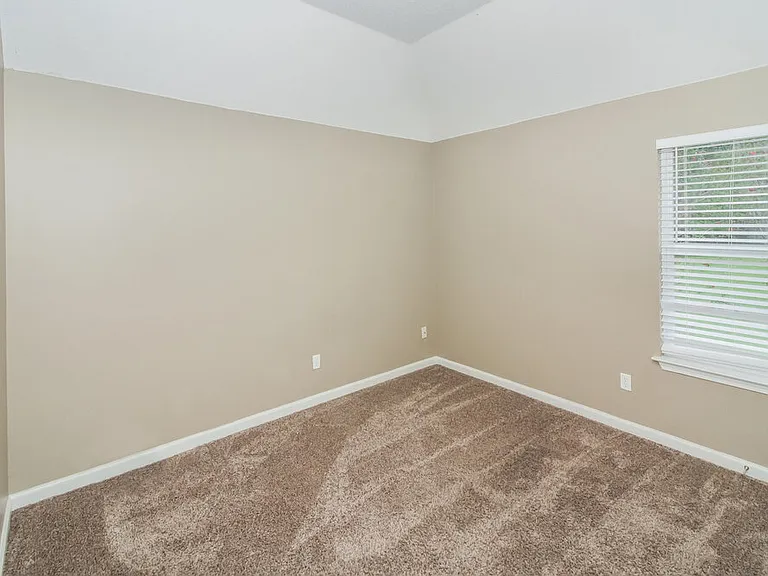 9410 Grove Rd — Photo 16
