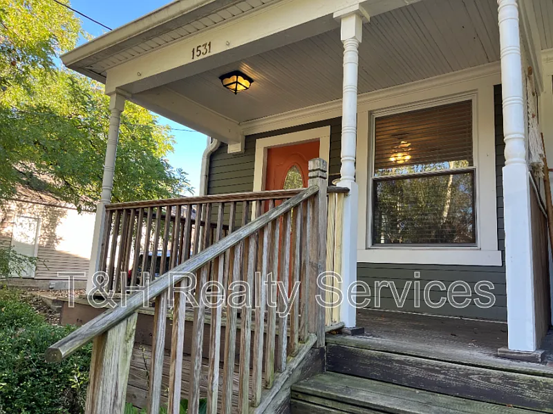 Building Photo - 1531 Sturm Ave