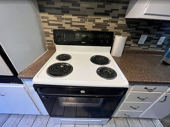 3rd image of 4225 E 52nd St