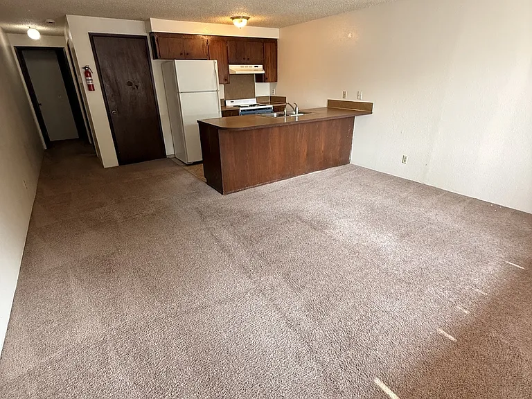 1024 Prospect Ave NE #12 — Photo 1