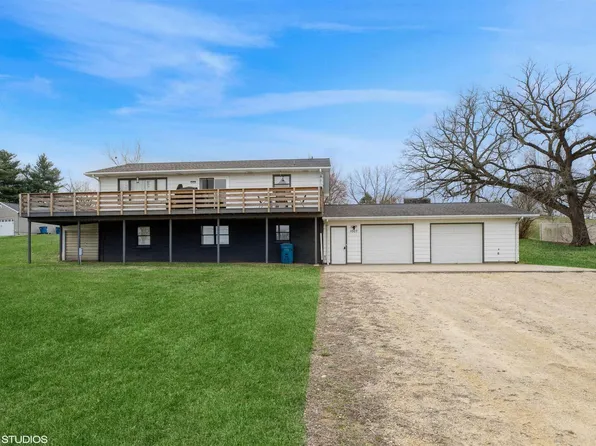 1007 N Bluff St, Albany, IL 61230