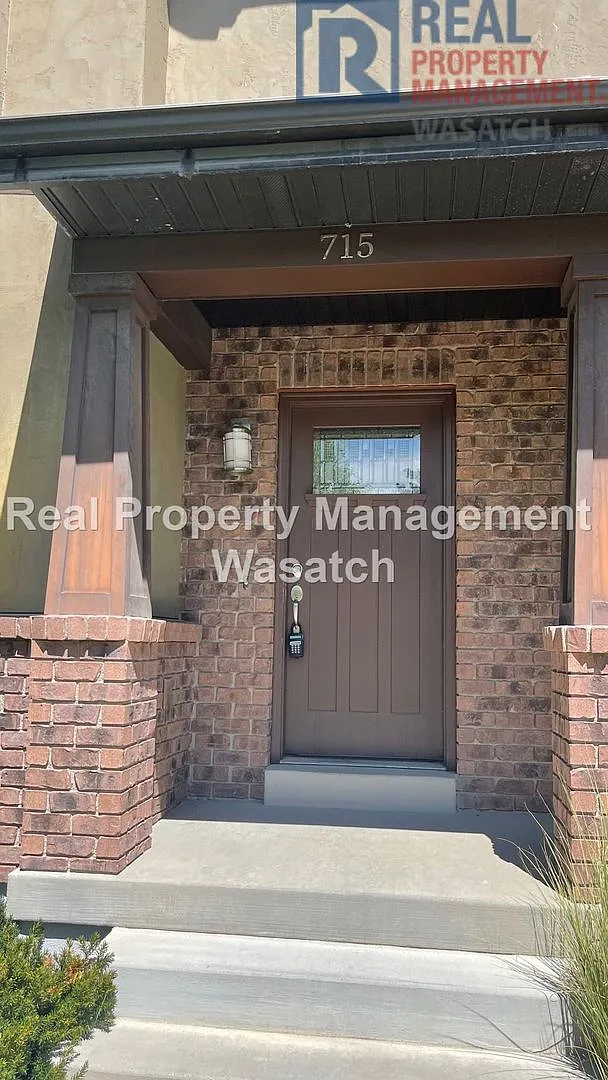 Beautiful 3 bedroom, 3 bathroom Townhome across from Liberty Park in Salt Lake City Utah!! — Photo 2