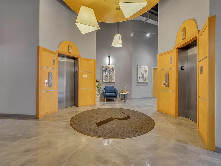 Lobby/Elevators
