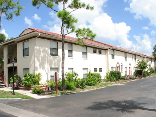 1614 Sandy Point Sq #57, Orlando, FL 32807