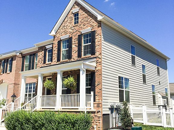 Stunning Townhome in Walden