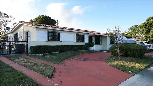 3420 SW 104th Ave Photo 1