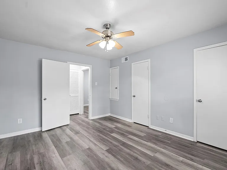 3802 E Nasa Pkwy — Photo 14