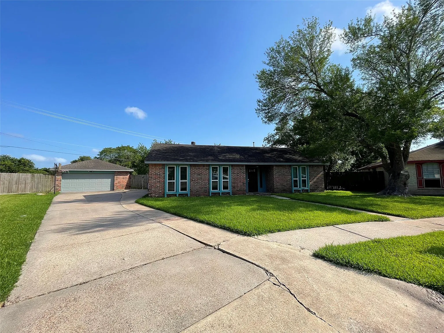 3 bed, 2.0 bath, 1972 sqft, $2,200 — Photo 2