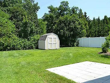 242 Spring Rd #B — Photo 3
