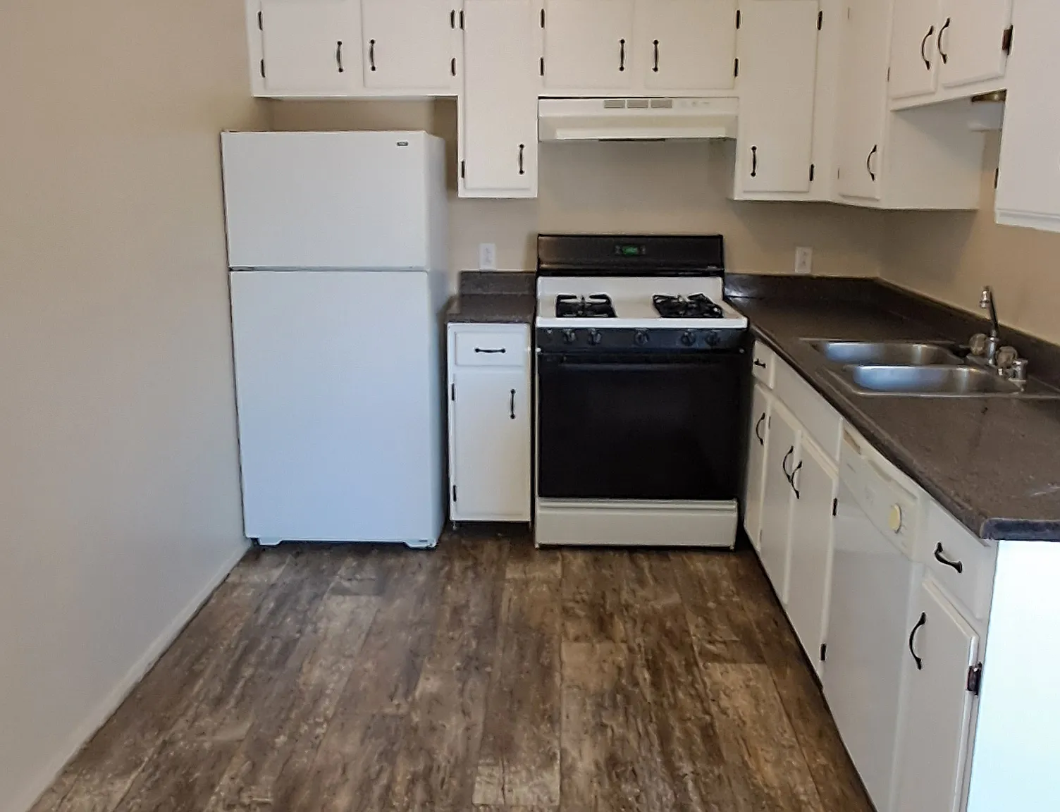 2 bed, 800 sqft, $1,350 — Photo 2