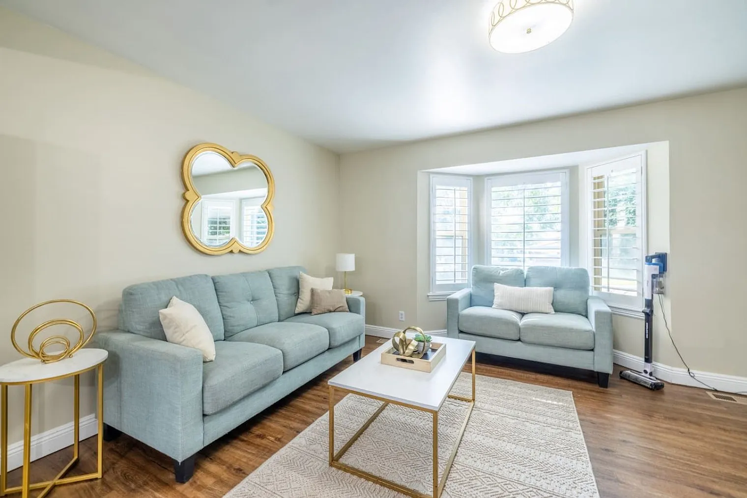 4 bed, 2.0 bath, 10451 sqft, $4,526 — Photo 1