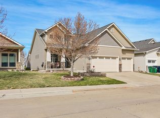 13015 Alpine Dr, Urbandale, IA 50323