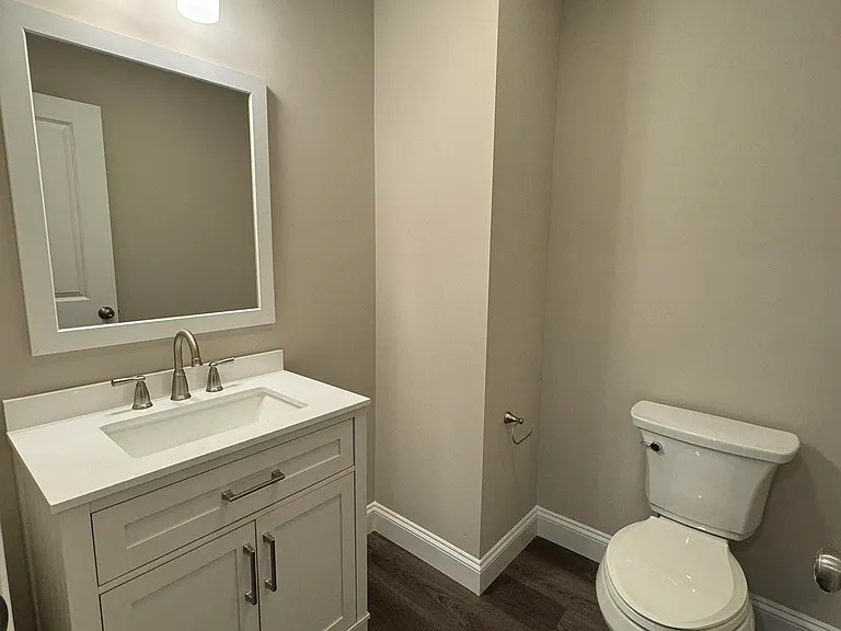 108 Mammoth Rd #B — Photo 10