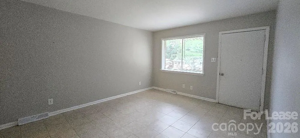 3 bed, 1.5 bath, 959 sqft, $1,395 — Photo 3