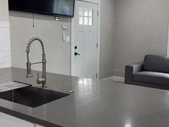 4th image of 2609 Avenue G