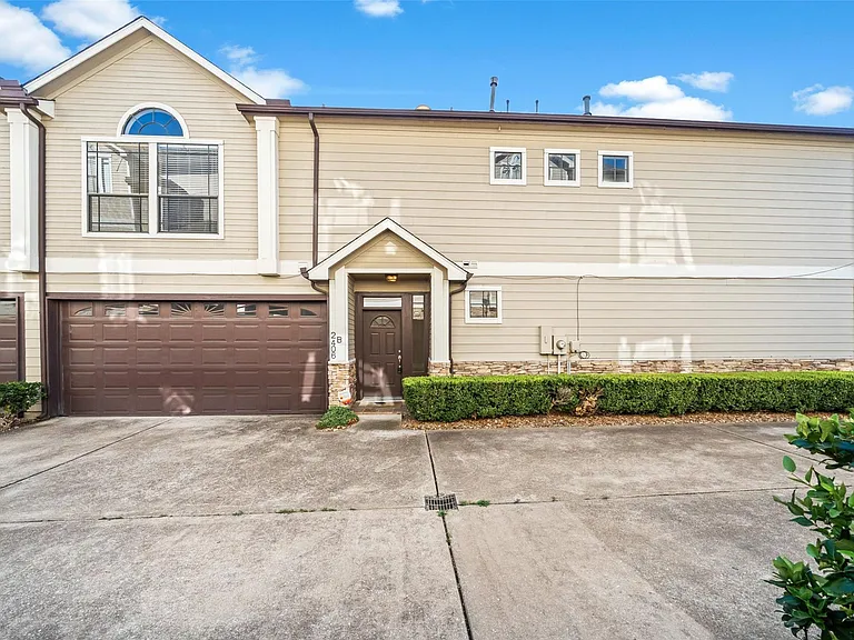 2406 Calumet St — Photo 30