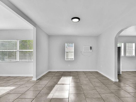 4th image of 585 NW 51st St #0