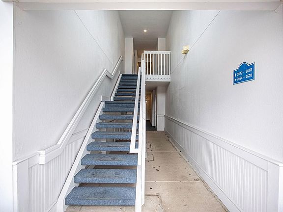 3rd image of 2674 S Knightsbridge Cir