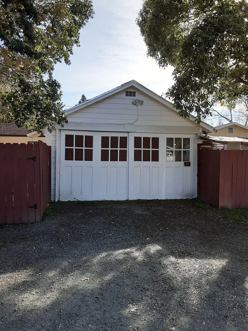 684 B Street — Photo 3
